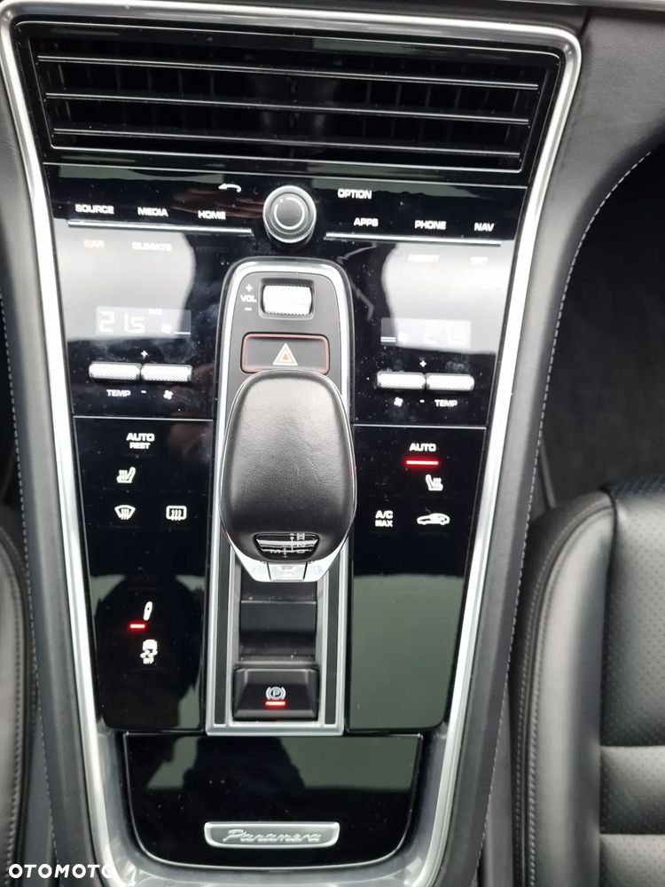 Porsche Panamera 4S Executive - 15