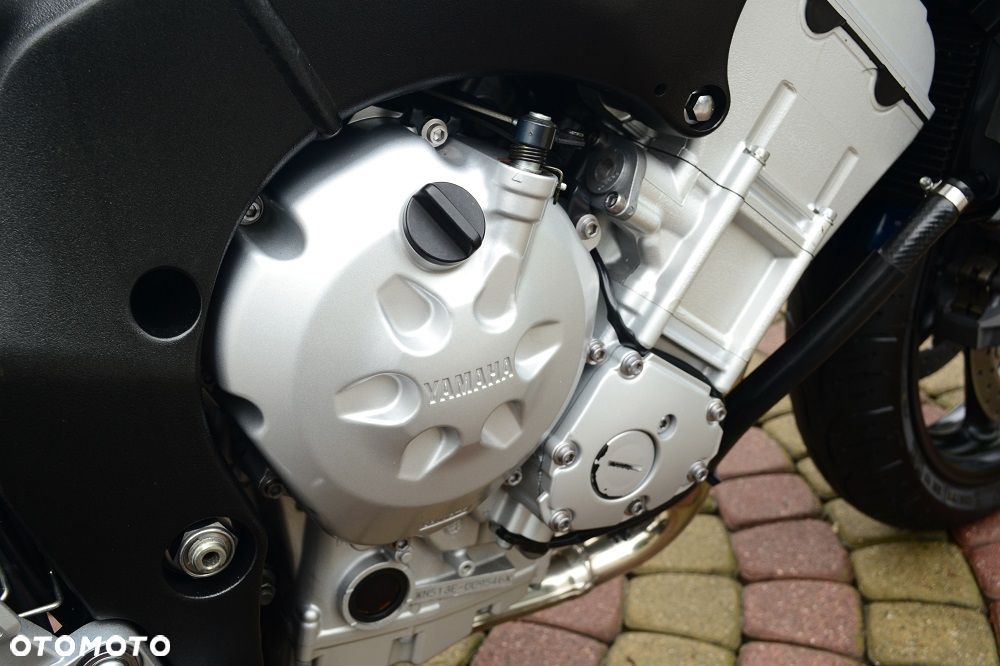 Yamaha FZ - 12