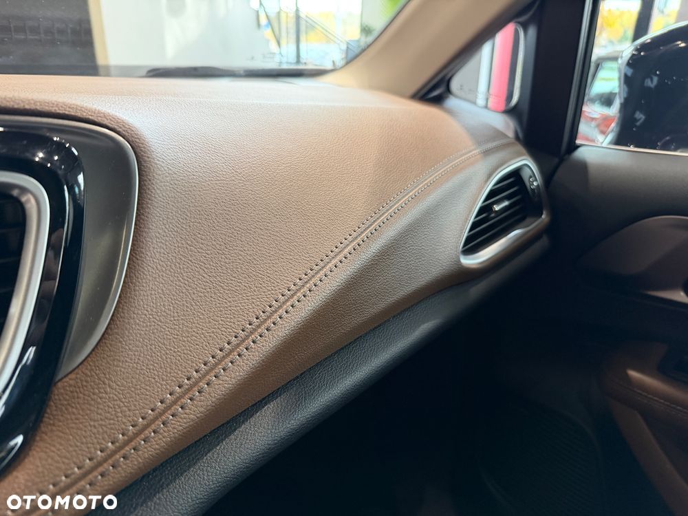 Chrysler Pacifica - 19