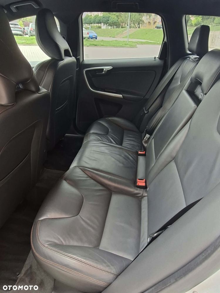 Volvo XC 60 D4 Geartronic Momentum - 11