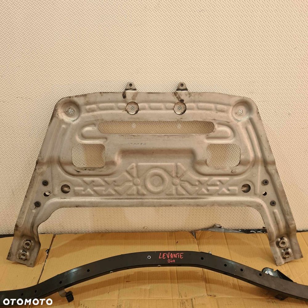 maserati levante 3.0 v6 belka sztyca dolna pod chłodnice - 6