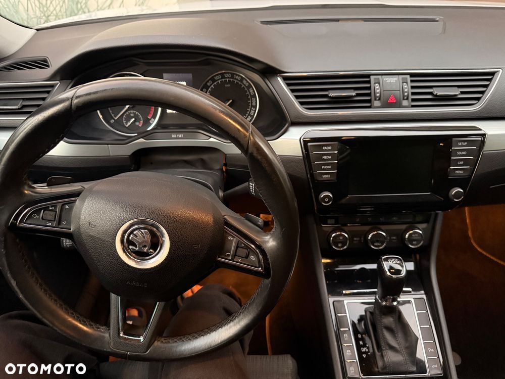 Skoda Superb 2.0 TDI Ambition DSG - 34