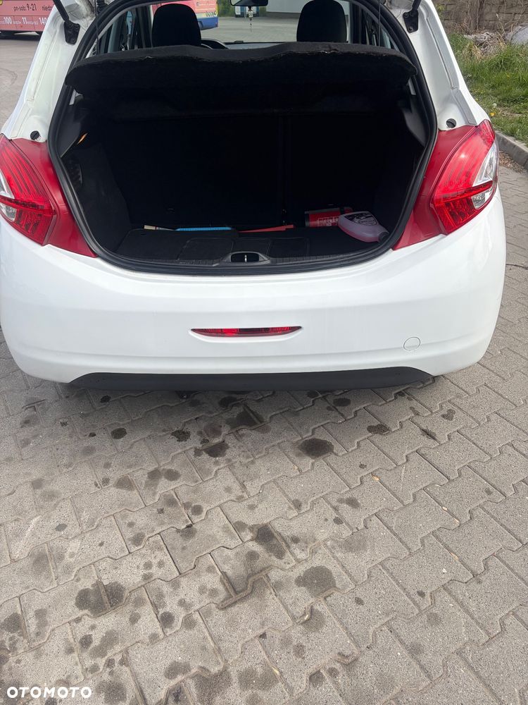 Peugeot 208 - 5