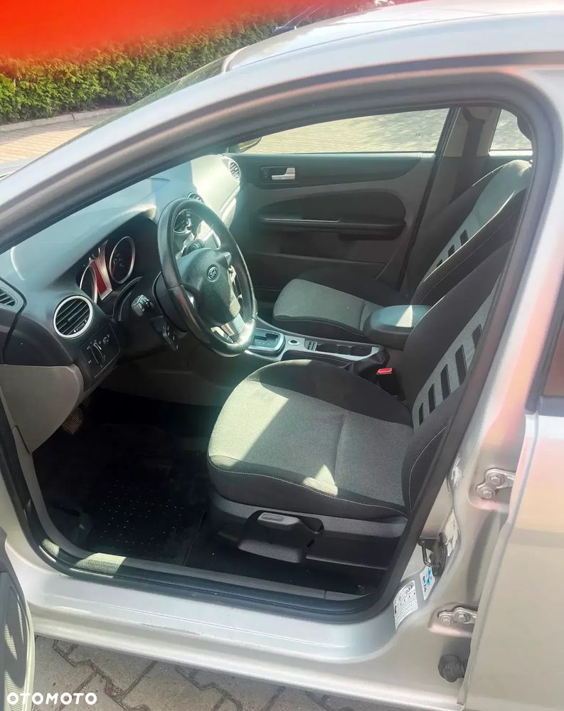Ford Focus 2.0 TDCi DPF Ghia - 8