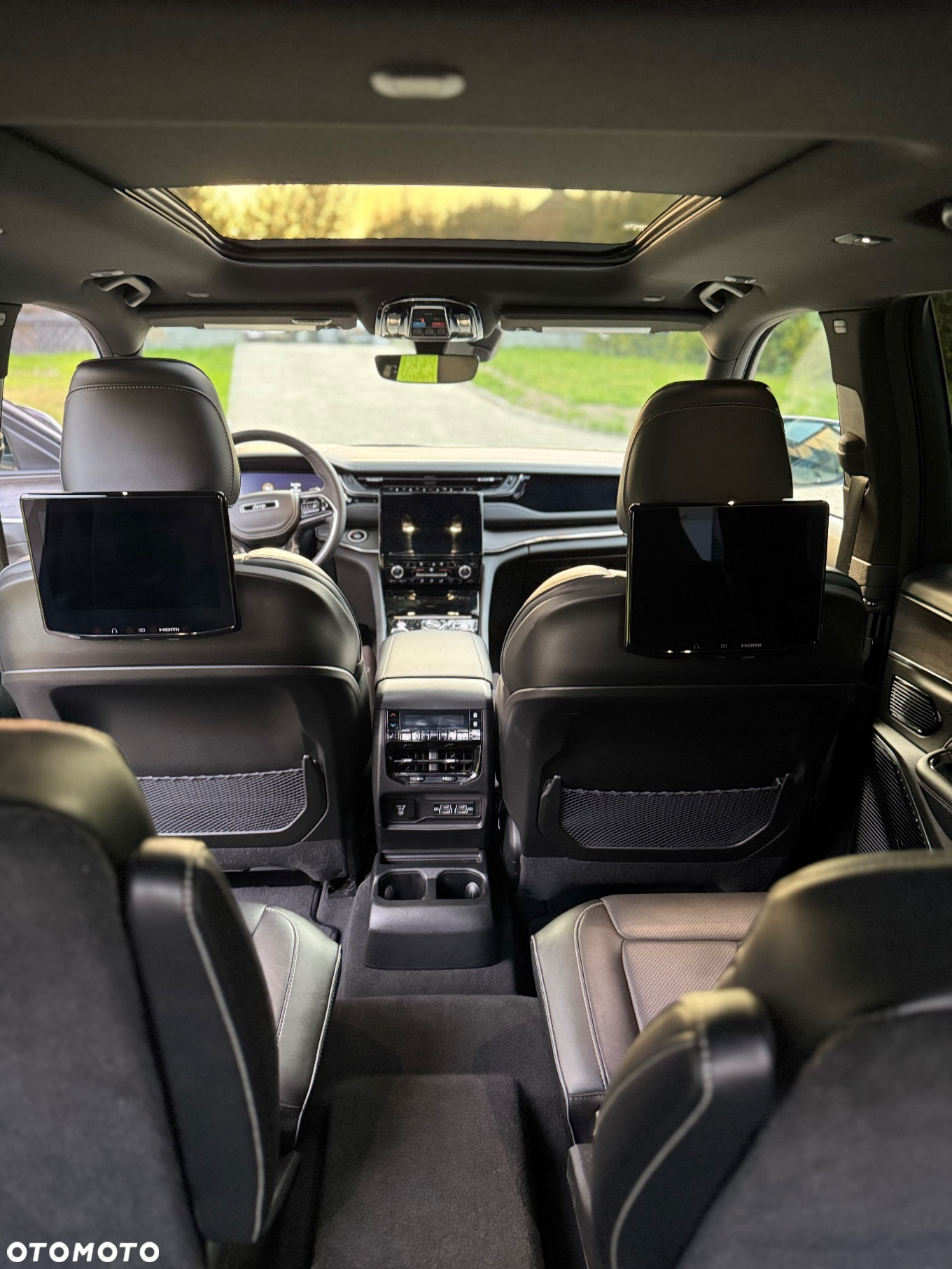 Jeep Grand Cherokee - 23