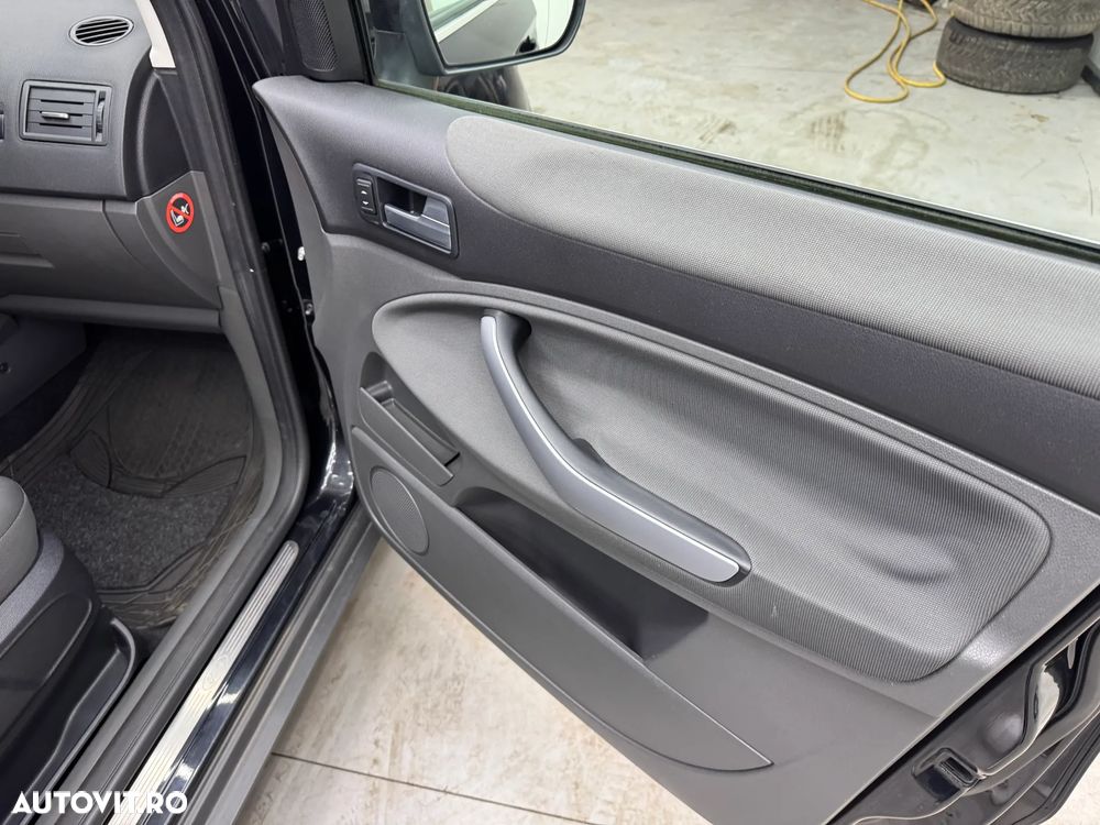 FORD Kuga 2012 — imagine 24