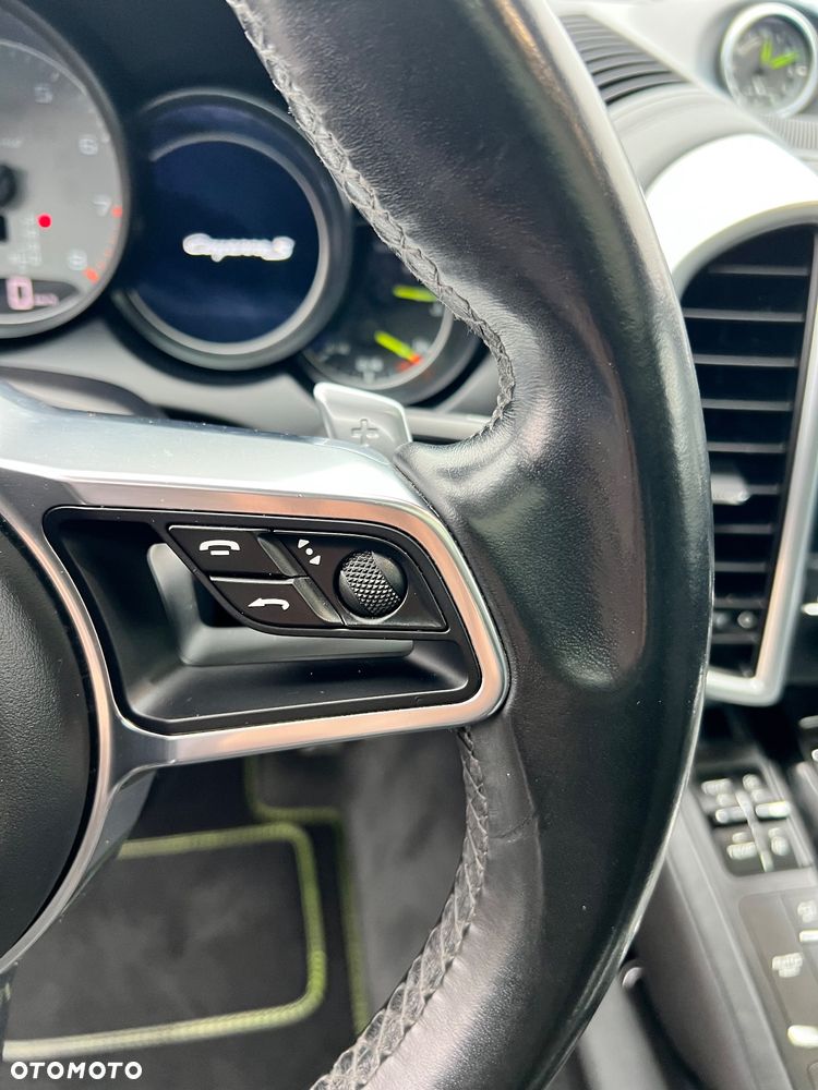 Porsche Cayenne S E-Hybrid - 16