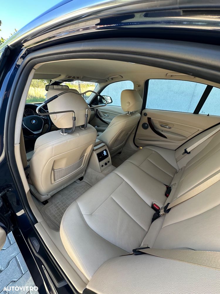 BMW Seria 3 320i Aut. Luxury Line - 16