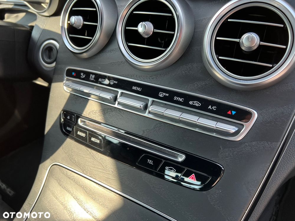 Mercedes-Benz Klasa C 200 9G-TRONIC AMG Line - 14