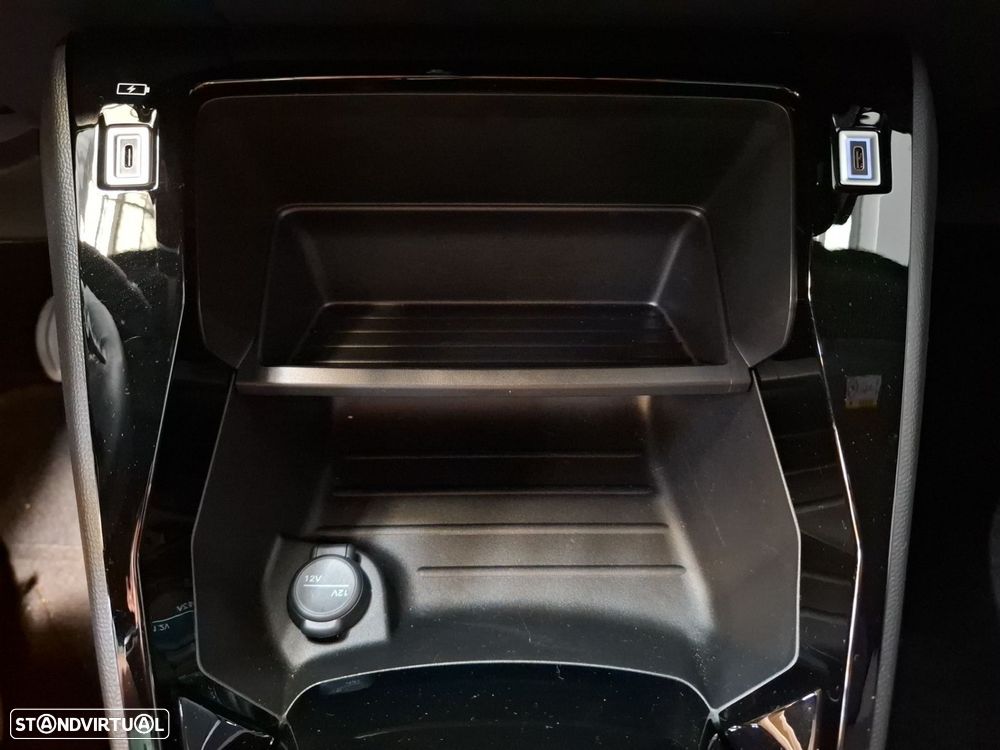 Peugeot e-2008 54 kWh Allure - 23