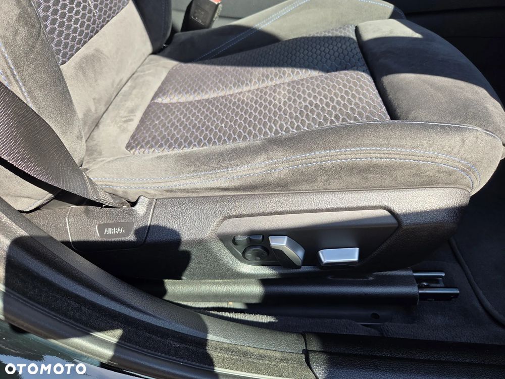 BMW Seria 3 320d xDrive - 23