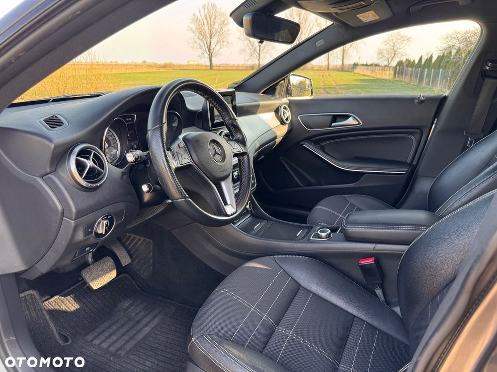 Mercedes-Benz CLA 200 7G-DCT Urban - 28