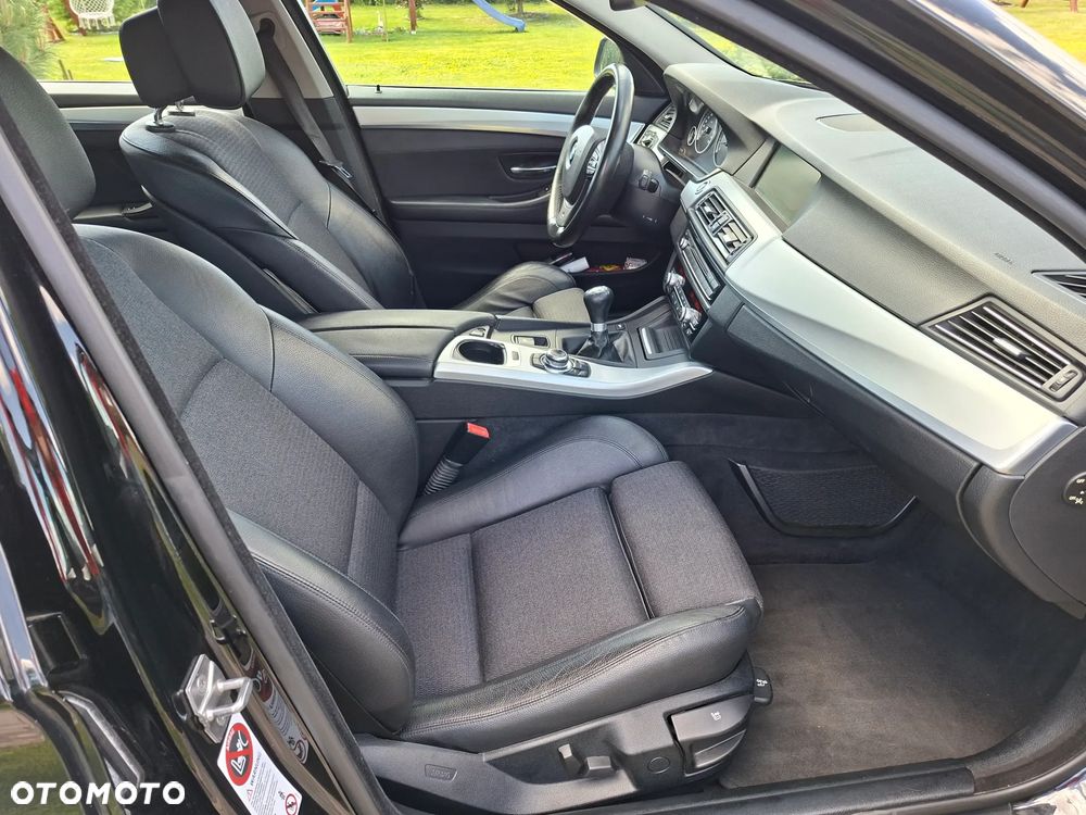 BMW Seria 5 528i - 11
