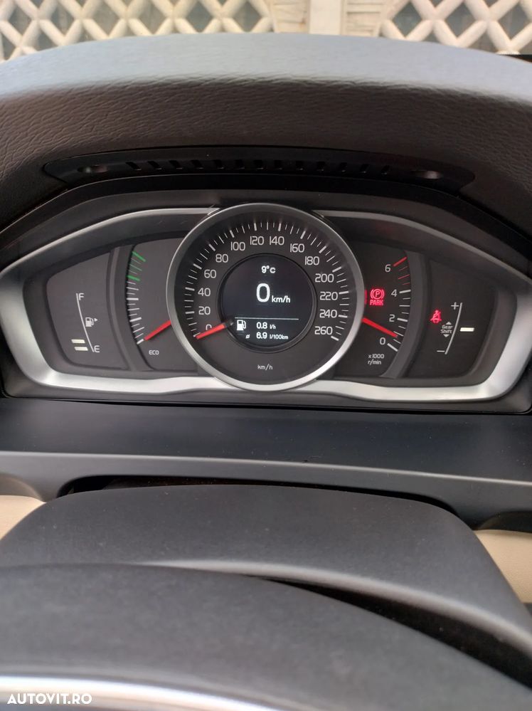 Volvo V60 D2 Momentum - 13