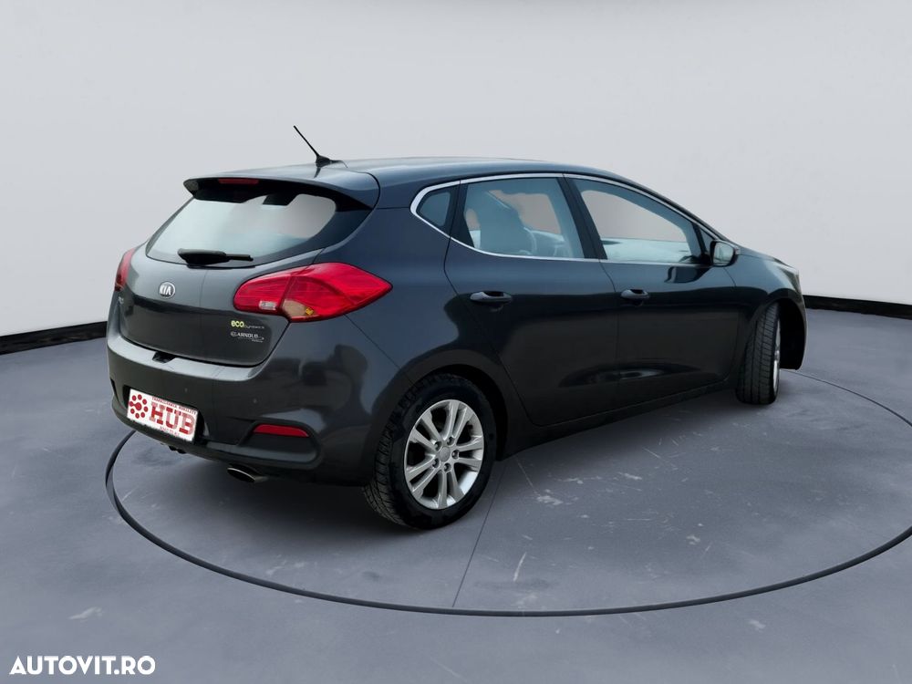 Kia Ceed 1.6 CRDi 128 Fifa World Cup Edition - 4