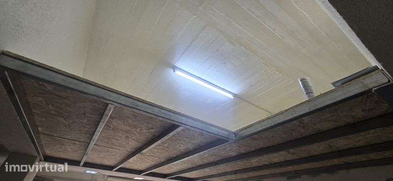 Garagem / Armazém 78m² para Arrendamento – Martim - Grande imagem: 4/4