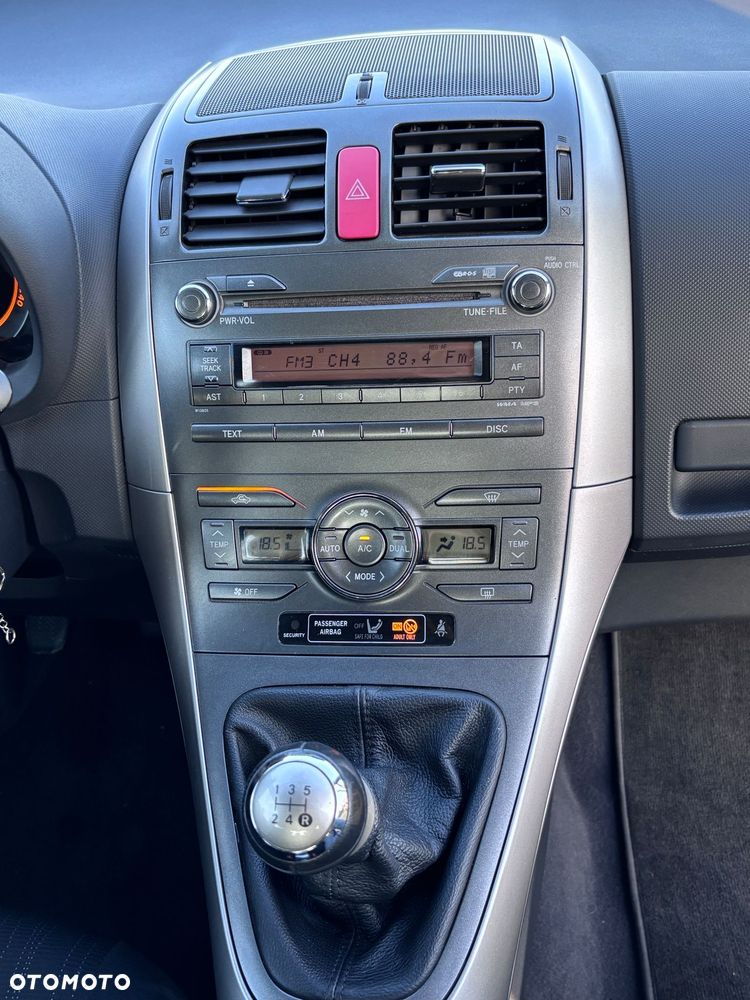 Toyota Auris 1.6 VVT-i Terra - 8