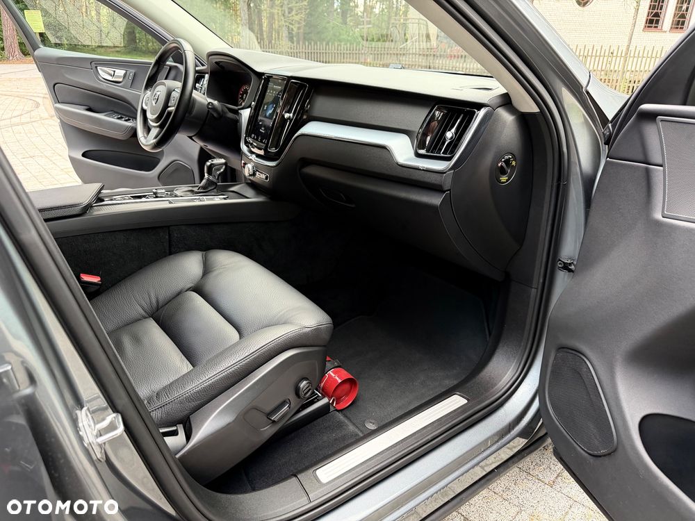 Volvo XC 60 D4 Momentum - 33