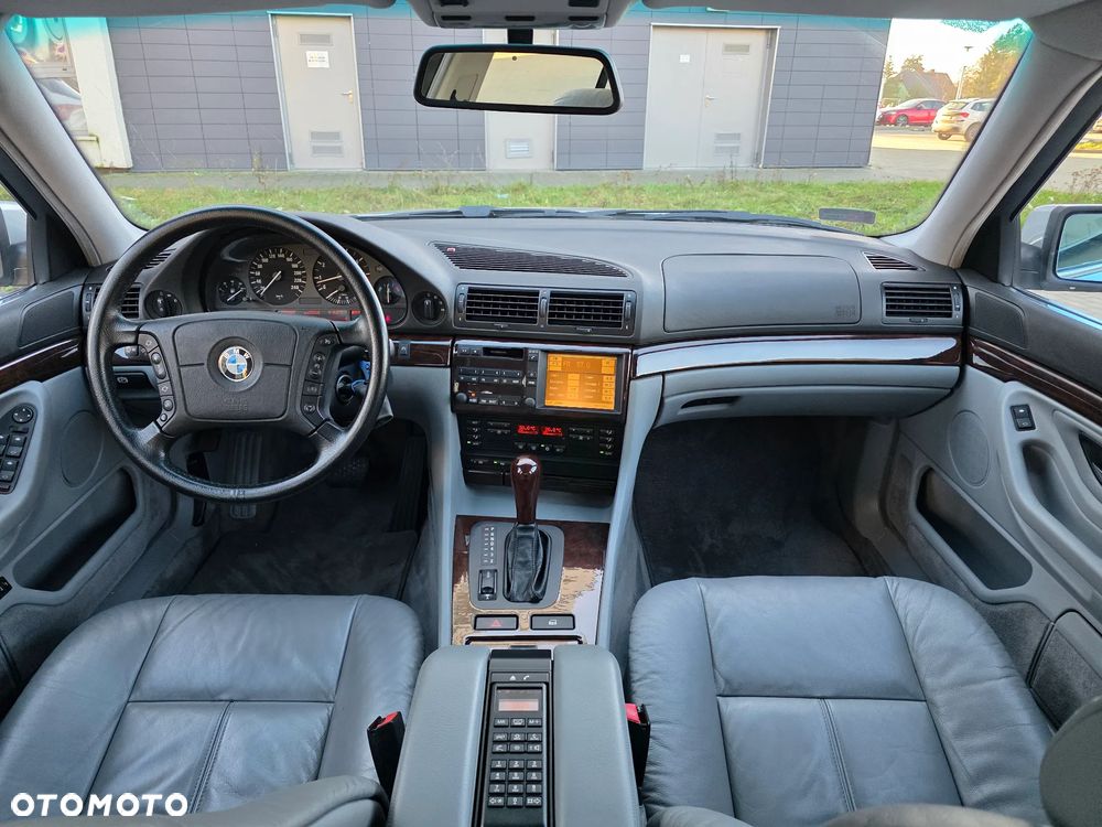 BMW Seria 7 - 33