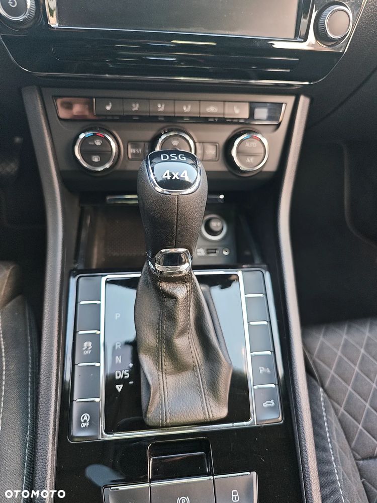 Skoda Superb 2.0 TSI 4x4 Sportline DSG - 17