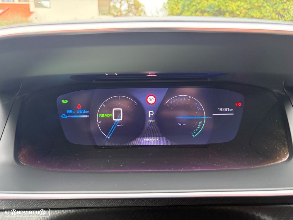 Peugeot e-208 GT - 13