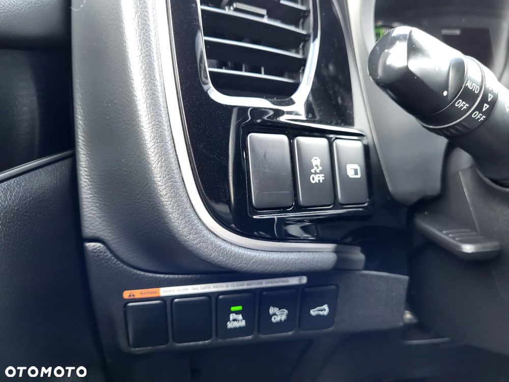 Mitsubishi Outlander 2.4 4WD Diamant+ - 33