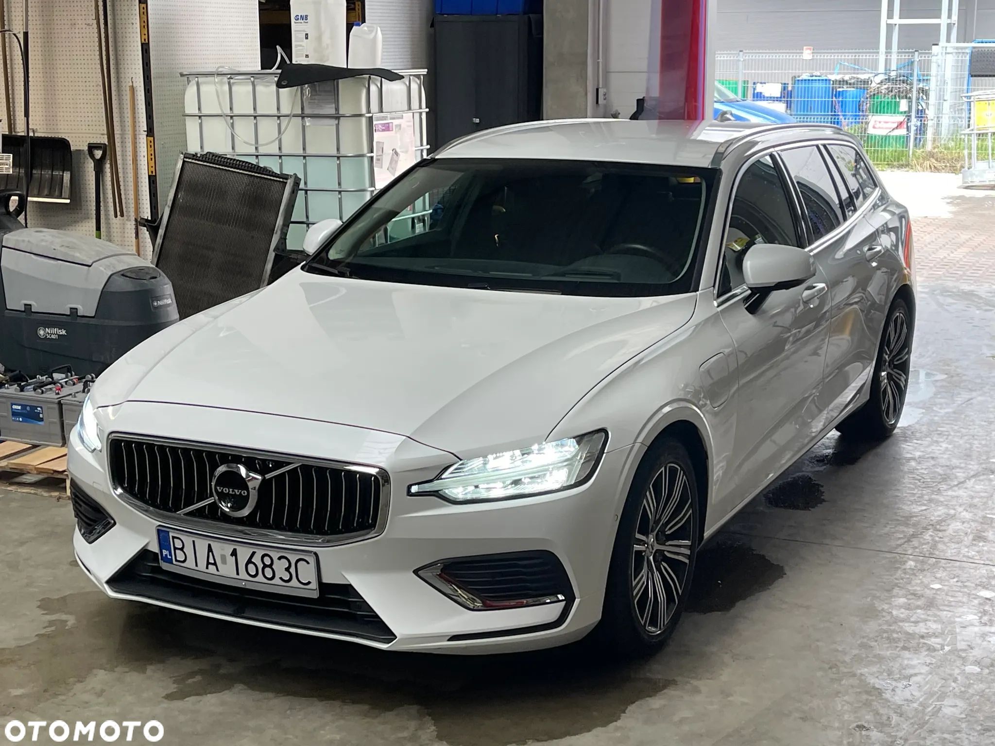 Volvo V60 T6 AWD Recharge Core - 1