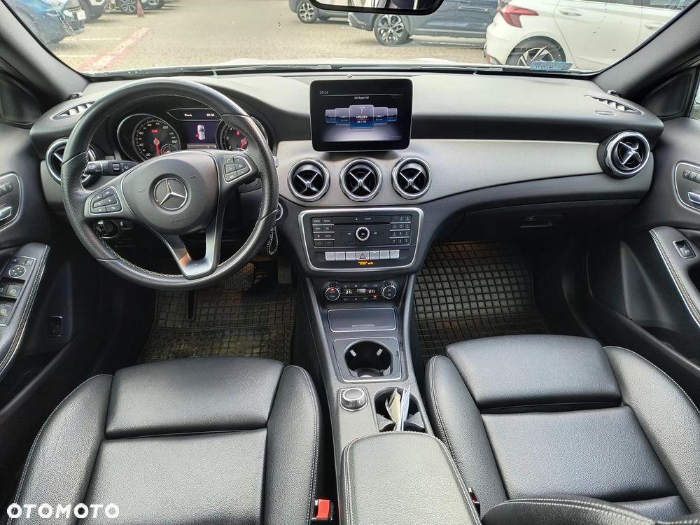 Mercedes-Benz GLA 250 4Matic 7G-DCT - 11