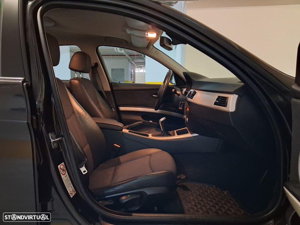 BMW 318 d Dynamic - 11