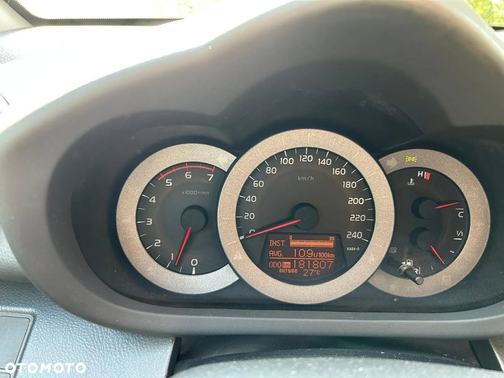 Toyota RAV4 2.2 D-4D Premium - 11