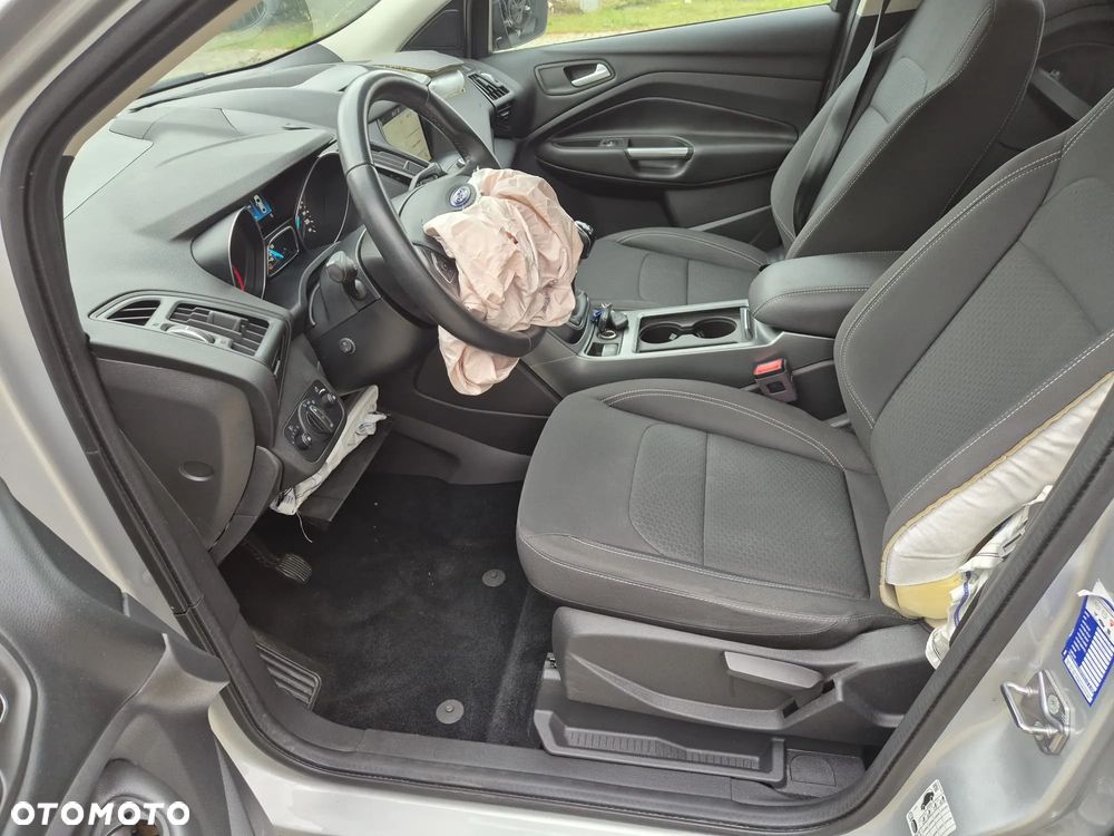 Ford Kuga 1.5 EcoBoost 2x4 Titanium - 14