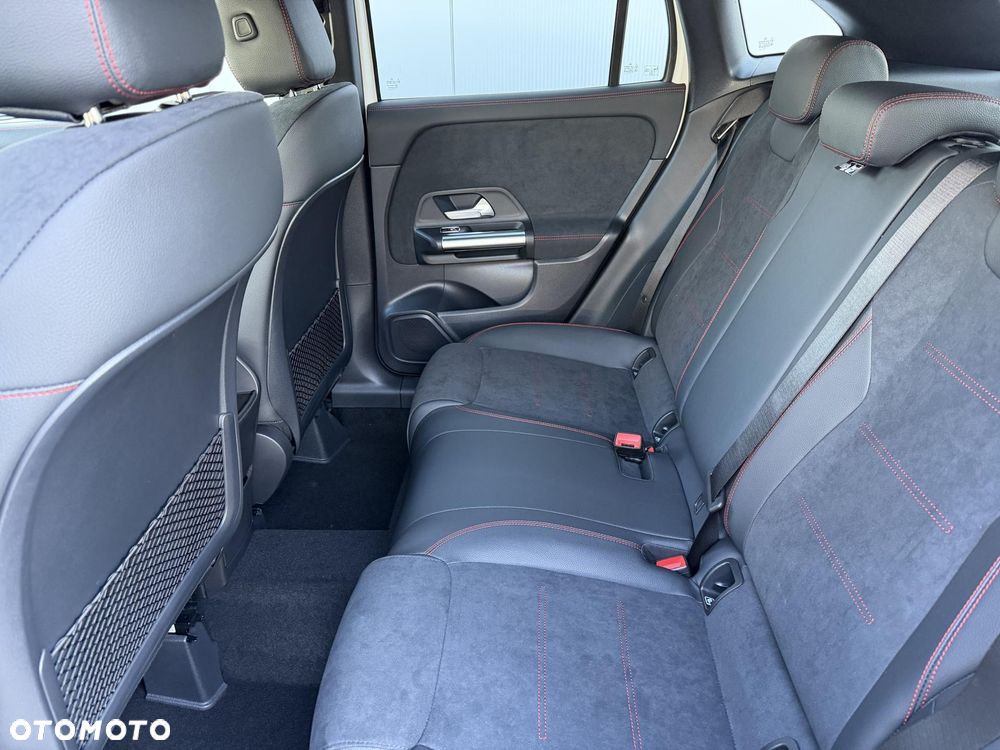Mercedes-Benz GLA 200 mHEV AMG Line 7G-DCT - 17