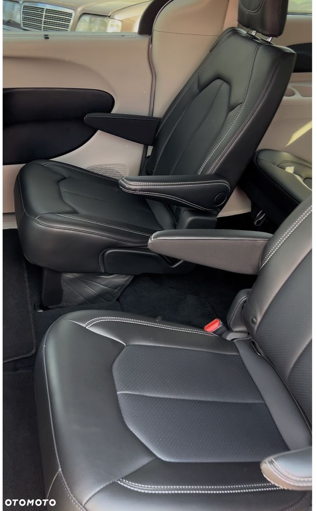 Chrysler Pacifica - 11