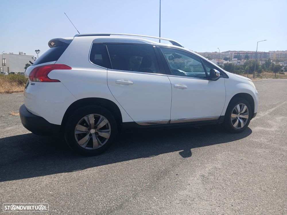 Peugeot 2008 1.2 PureTech Allure - 8