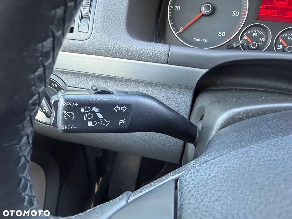 Volkswagen Touran 2.0 TDI DPF BlueMotion Technology DSG STYLE - 15