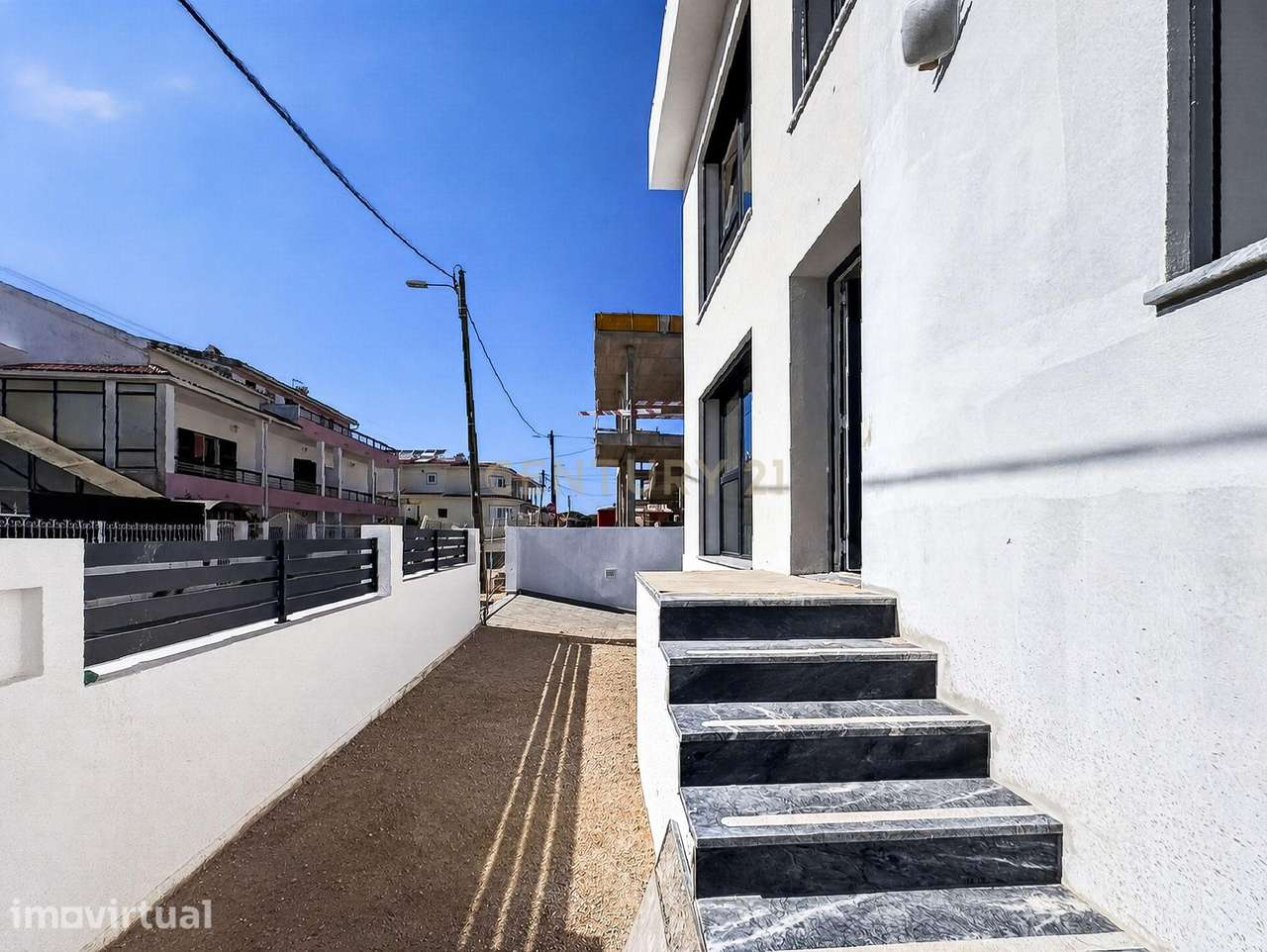 Moradia T4 Charneca de Caparica - Nova - Grande imagem: 5/42