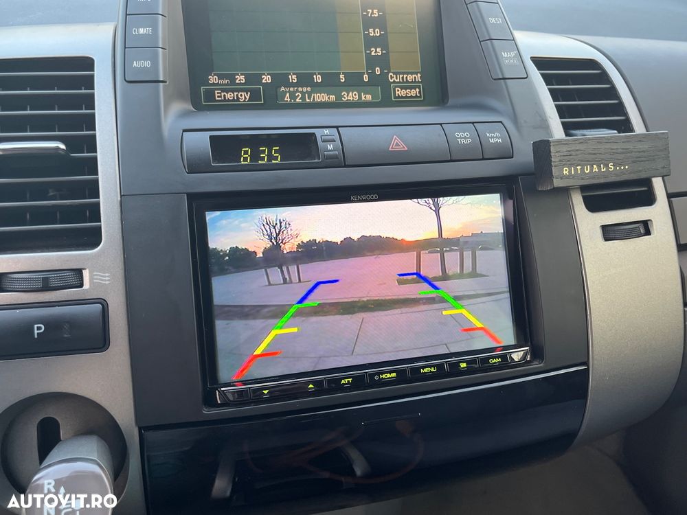 Toyota Prius (Hybrid) - 6