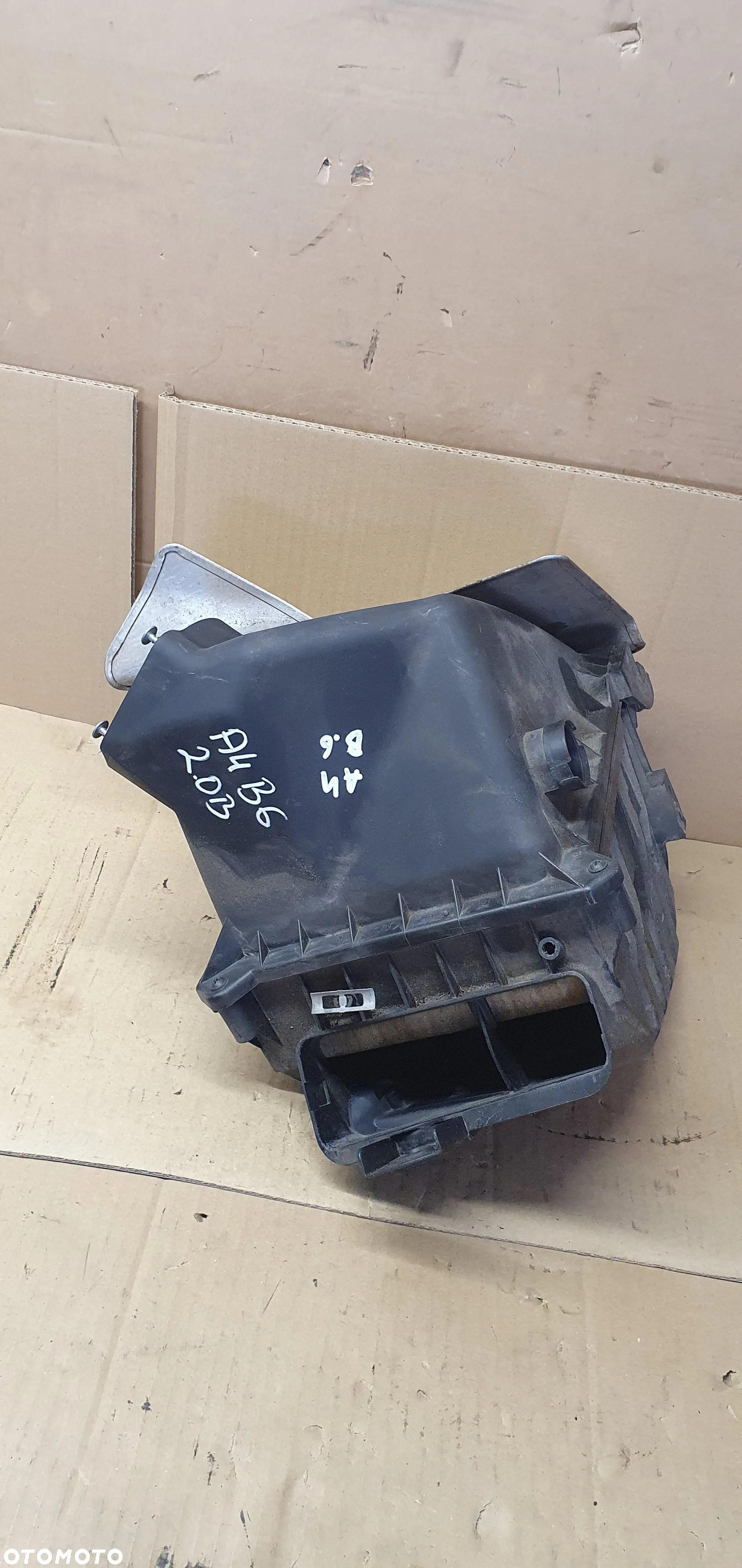 Obudowa filtra powietrza Audi A4 B6 2.0 06B133837R - 3