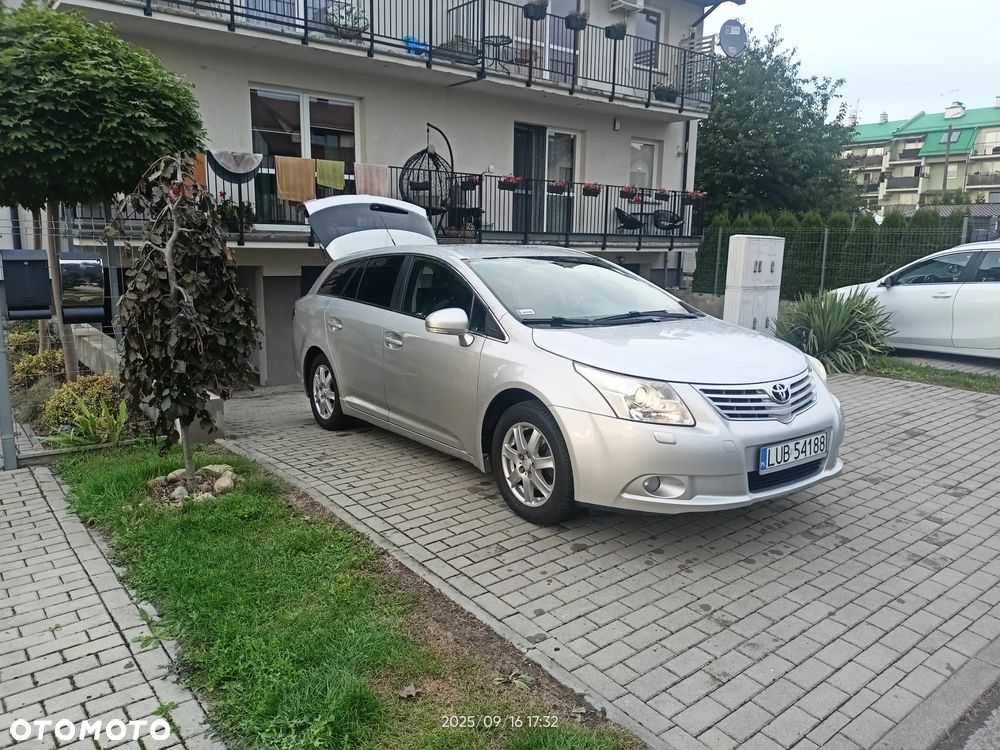 Toyota Avensis - 12