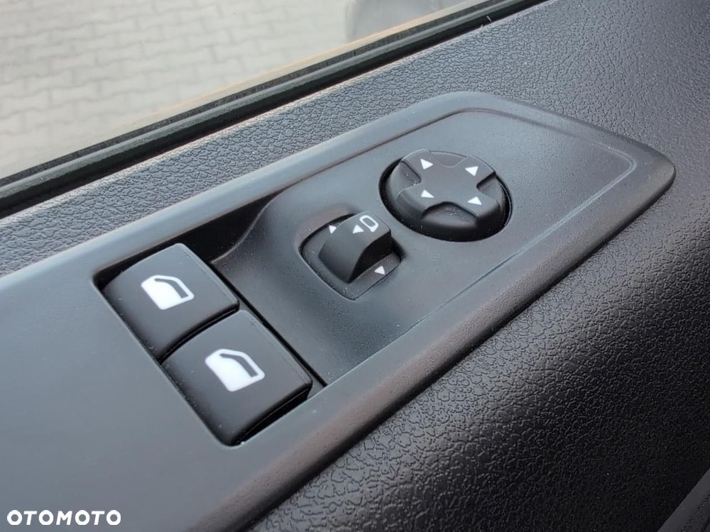 Peugeot e-Expert - 16