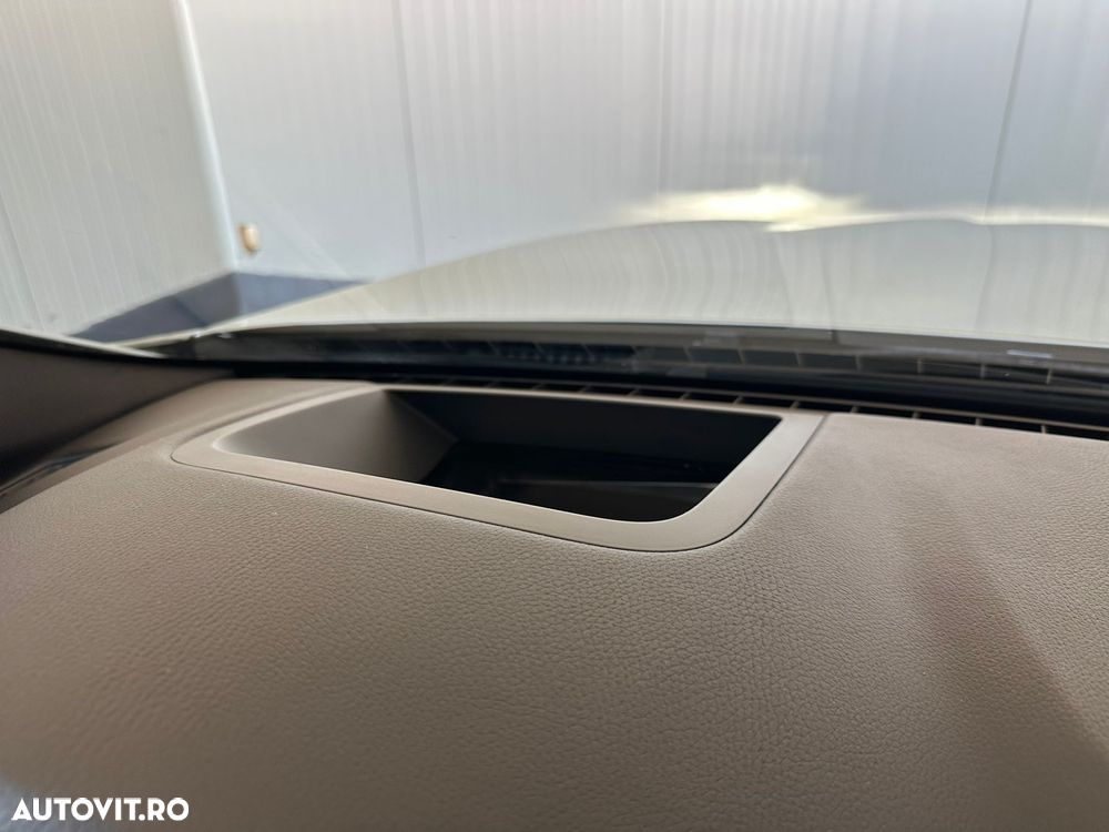 BMW Seria 5 520d xDrive AT - 25