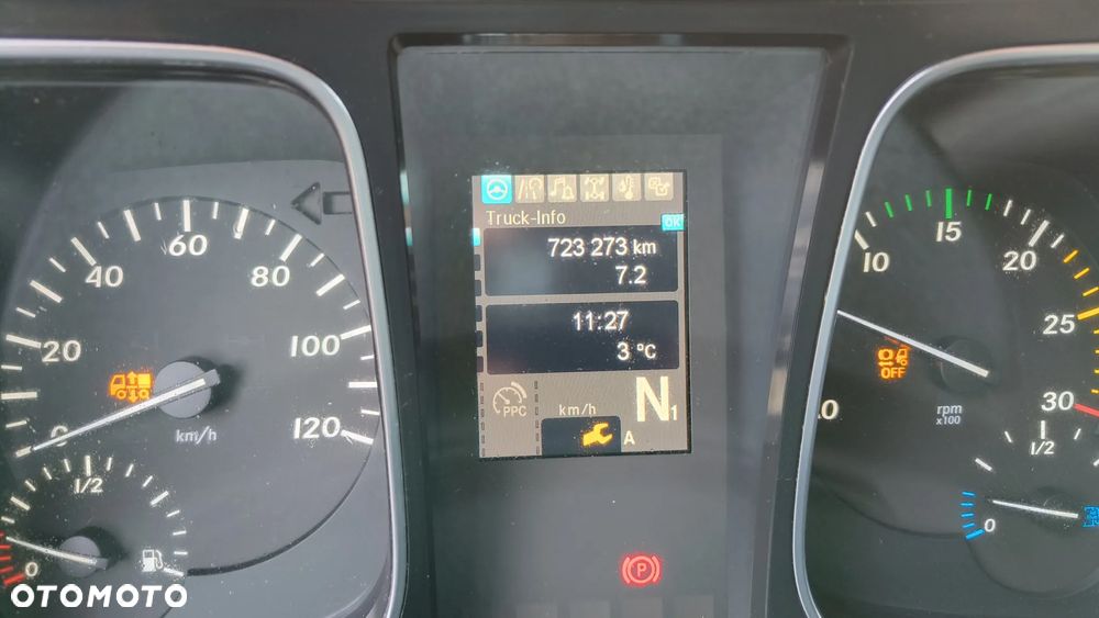 Mercedes-Benz ACTROS - 16