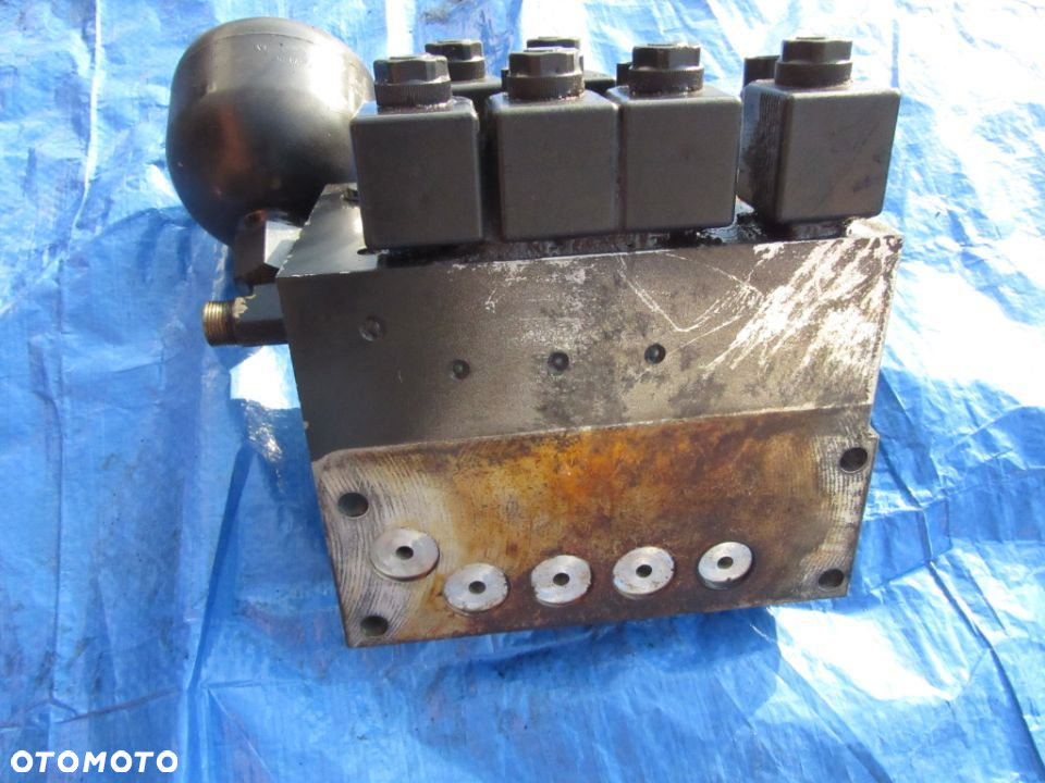 Blok zaworowy rozdzielacz cewka Case McCormick MTX ZTX XTX XTX145 XTX165 XTX185 XTX200 XTX215 - 3