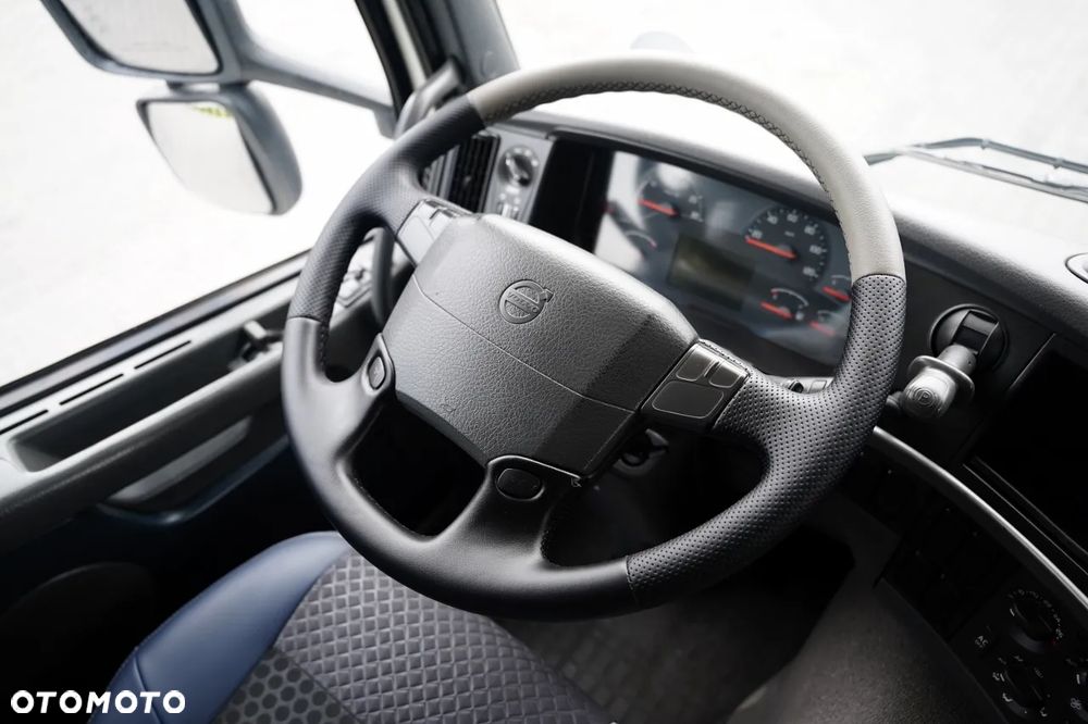 Volvo FM 380 / SOLÓWKA / 6X2 / DO PRZEWOZU ŻYWCA / DROBIU / WINDA 2 000 KG / EURO 5 - 28