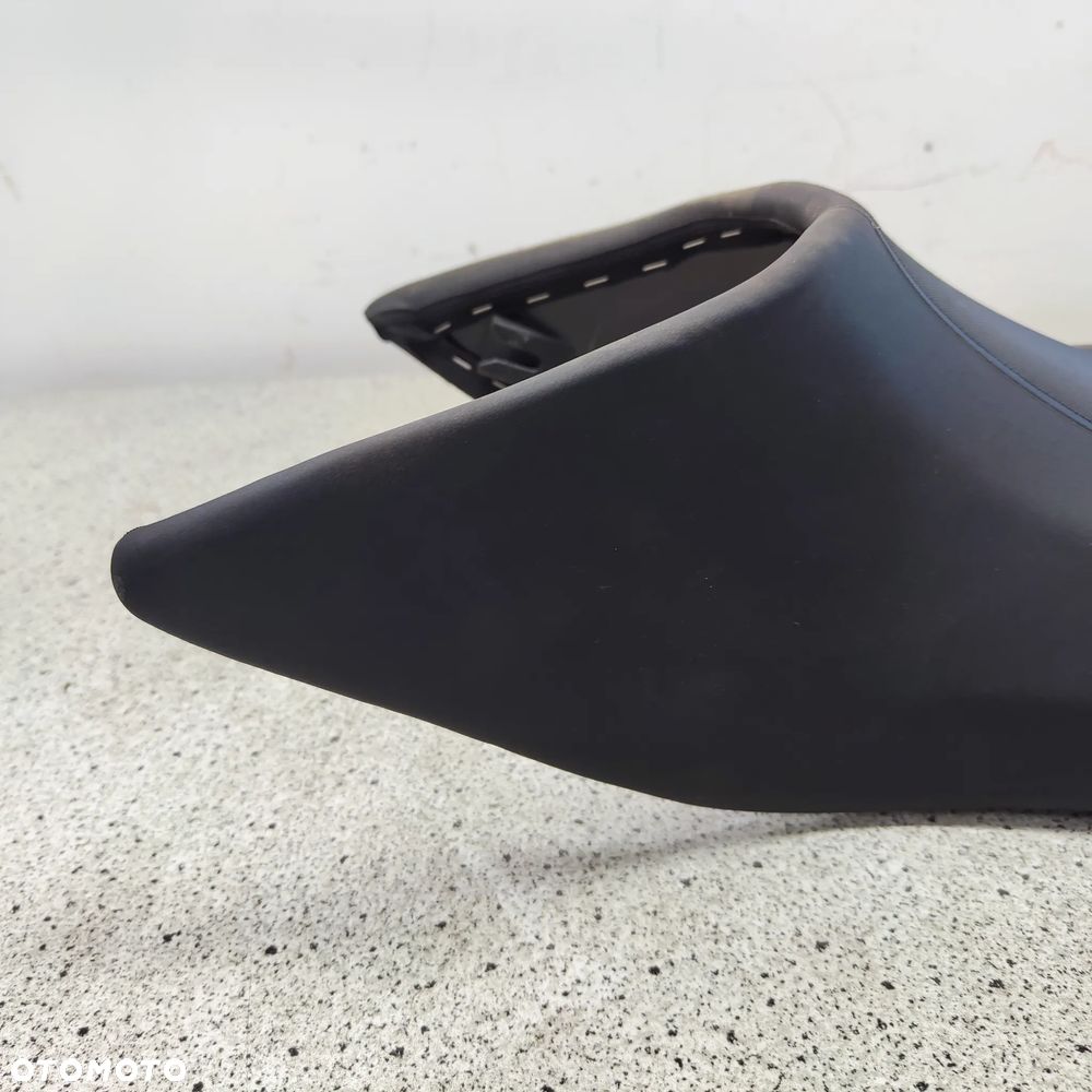 Kanapa, fotel przód, siedzenie kierowcy KTM 1290 Super Duke GT - 12