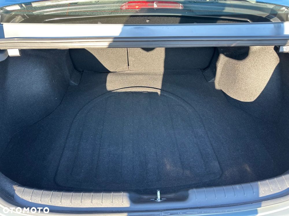 Hyundai Elantra 1.6 Modern CVT - 8