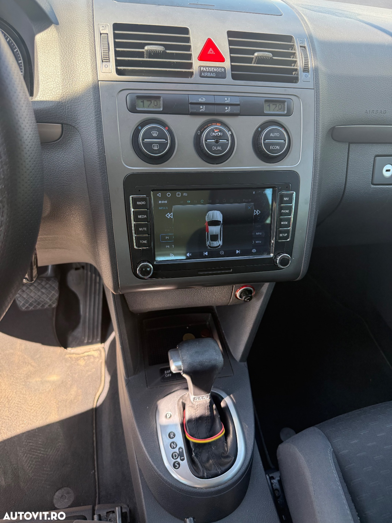Volkswagen Touran 1.9 TDI DPF Trendline DSG - 13