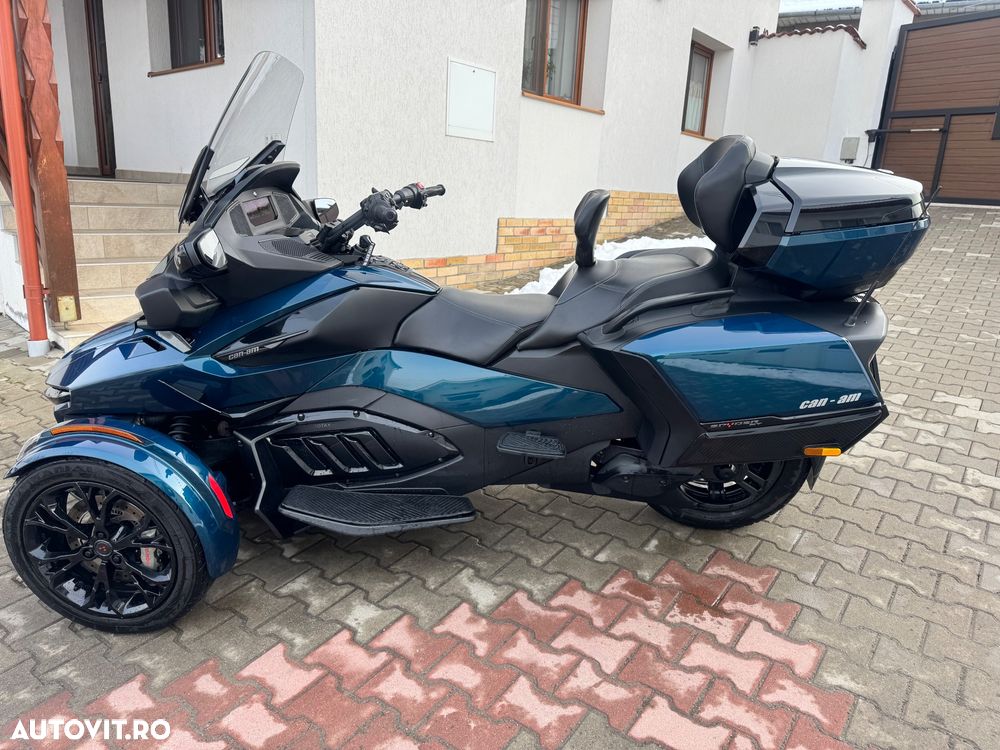 Can-Am Spyder - 2