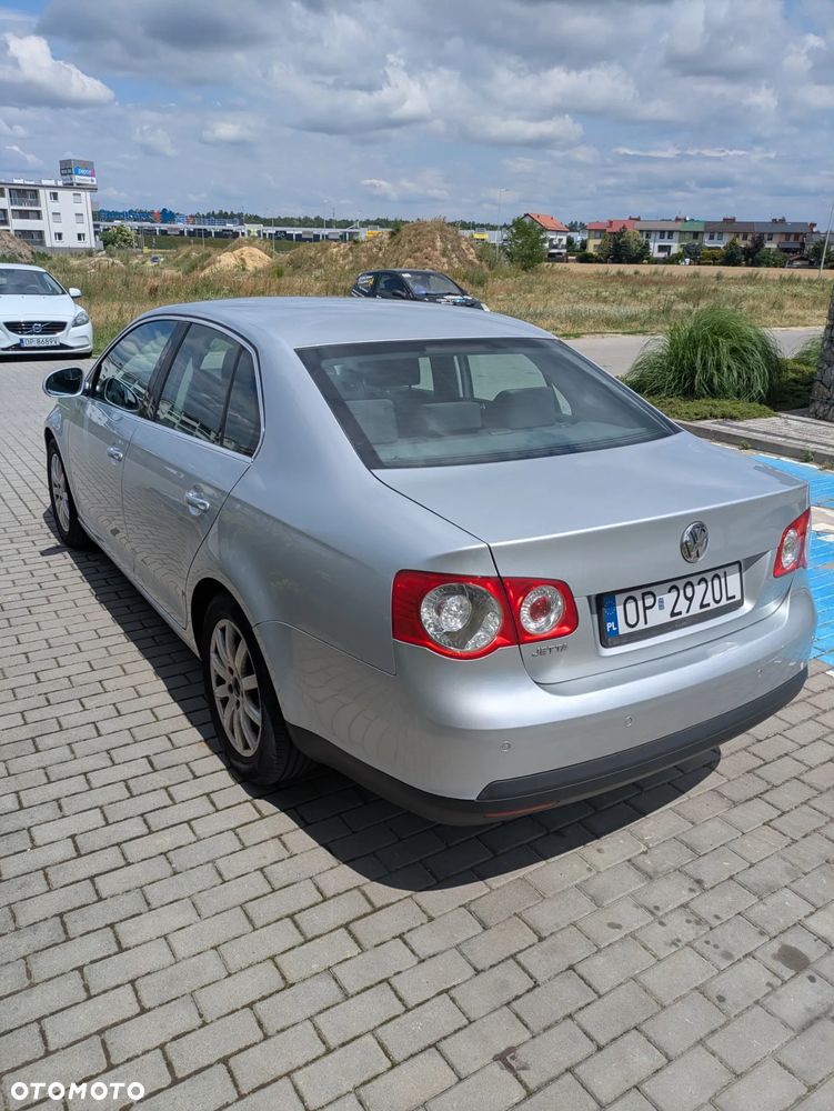 Volkswagen Jetta 1.6 Comfortline - 5