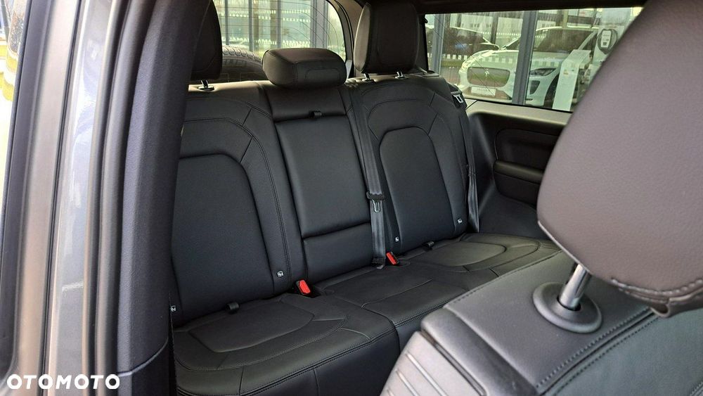 Land Rover Defender - 23